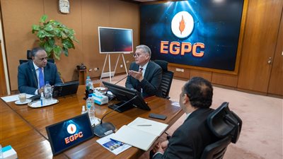 وزير البترول والثروة المعدنية يشيد بارتفاع إنتاج الزيت الخام إلى أكثر من 540 ألف برميل يوميًا