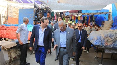بالصور.. جولة ميدانية لمتابعة تطوير محيط المسارح التاريخية بالعتبة 