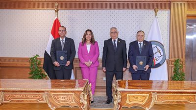 النائب العام يشهد تسليم اثنتين وخمسين قطعة أرض لوزارة التنمية المحلية بعد إخلائها من المركبات المتحفظ عليها