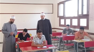 رئيس منطقة الإسكندرية الأزهرية يتابع لجان امتحانات التاريخ ويقدم واجب العزاء لطالبة بلجنة فتيات السيوف