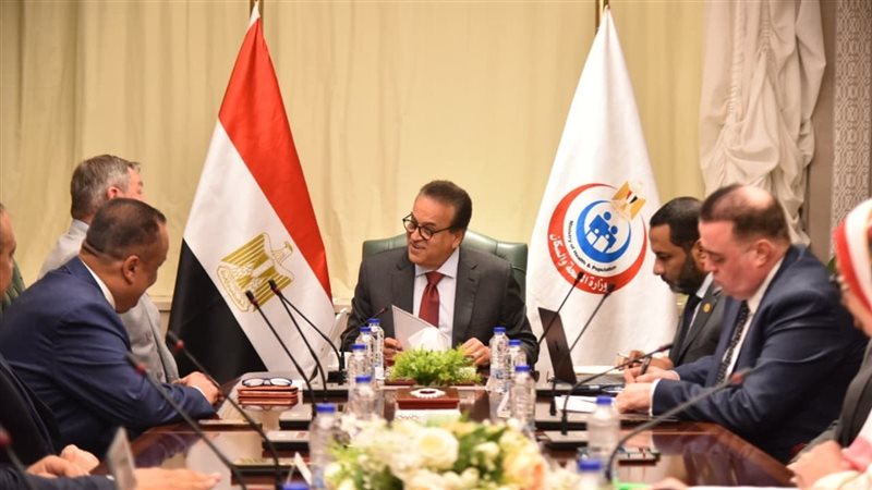 اجتماع وزير الصحة