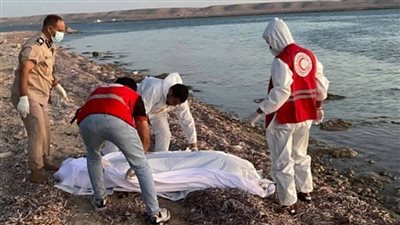 الأمواج تجرف جثث 15 مهاجرًا إلى سواحل شرق ليبيا