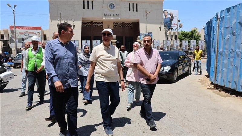 محافظ المنيا خلال