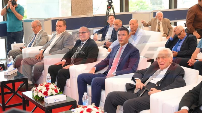 الافتتاح 