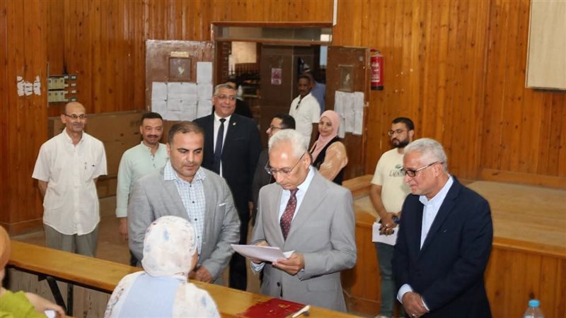 رئيس الجامعة يتفقد