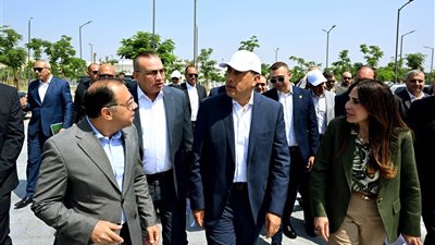 رئيس الوزراء يتفقد معدلات الإنجاز بمشروع 