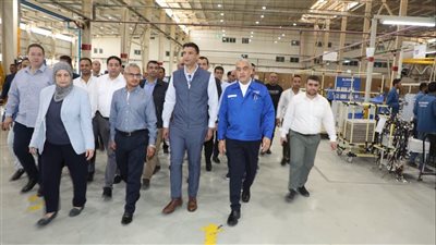 وزير الصناعة ومحافظ بني سويف يتفقدان مشروعات كوم أبو راضي الصناعية