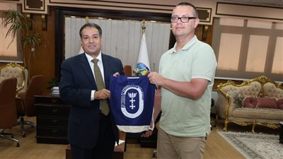رئيس جامعة قنا يبحث مع جامعة جدانسك البولندية سبل تعزيز التعاون الأكاديمي والبحثي