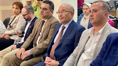 وفد لجنة تطوير المحتوى الرقمي يتفقد بوابة 