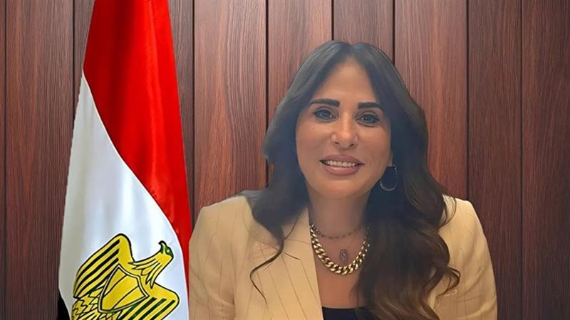 وزيرة الإسكان 