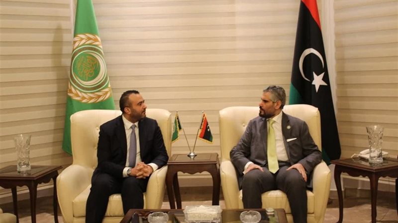السفير الليبي يلتقي