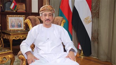 سفير عُمان بالقاهرة يهنئ المنتخب المصري بفوزه في بطولة كأس العالم