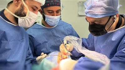 مجمع الإسماعيلية الطبي.. نجاح استئصال ورم ضخم بقاع الجمجمة باستخدام تقنية عالمية جديدة