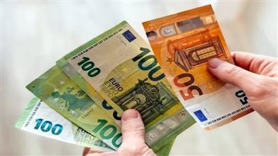 اليورو يتراجع إلى أدنى مستوياته منذ أغسطس إثر تباين السياسات النقدية بين 