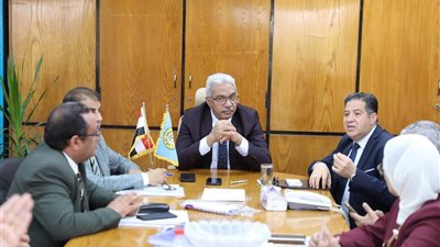لجنة القطاع الصحي بجامعة الأزهر تبحث آليات التكامل والتعاون بين كليات القطاع والمستشفيات الجامعية