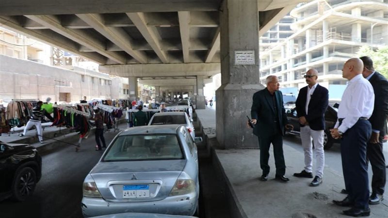 جولة مفاجئة لمحافظ القاهرة ببولاق أبو العلا لإعادة الانضباط 