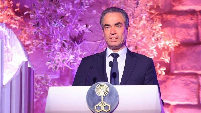 الكاتب والإعلامي