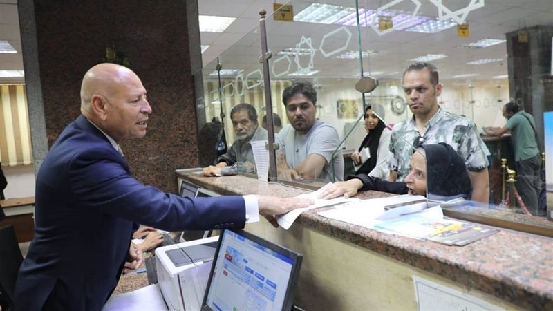 د.ابراهيم صابر يستمع