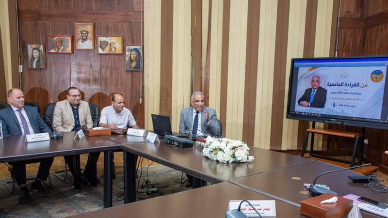رئيس جامعة طنطا خلال