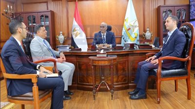 محافظ كفرالشيخ يناقش سبل تعزيز منظومة حماية المال العام
