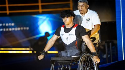 حكاية بطل بارالمبي| محمد خلف عبد المغيث.. بطل رفع الأثقال الذي حوّل الإصابة إلى طريق نحو العالمية