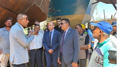 الصناعات الهندسية تبحث تحديات تطوير صناعة السفن خلال زيارة لعزبة البرج