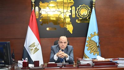 محافظ الغربية يناقش مشكلات المواطنين مع القطاعات الخدمية
