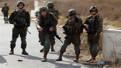 قوات الاحتلال الإسرائيلي ومستوطنون يقتحمون مسجد 