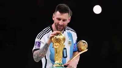 أسطورة لا تتوقف.. كيف تربع ميسي على القمة لعقدين من الزمن؟