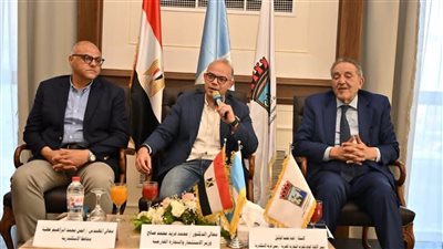 وزير الاستثمار يستمع مباشرةً إلى المستثمرين في الإسكندرية