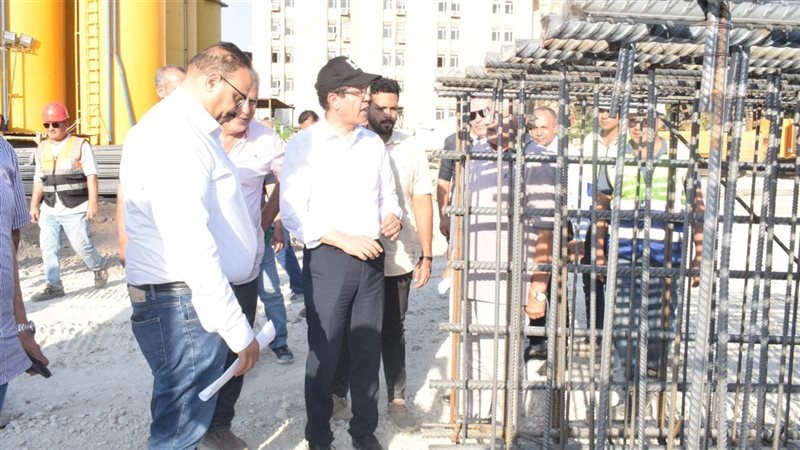 رئيس جامعة بنها يتابع