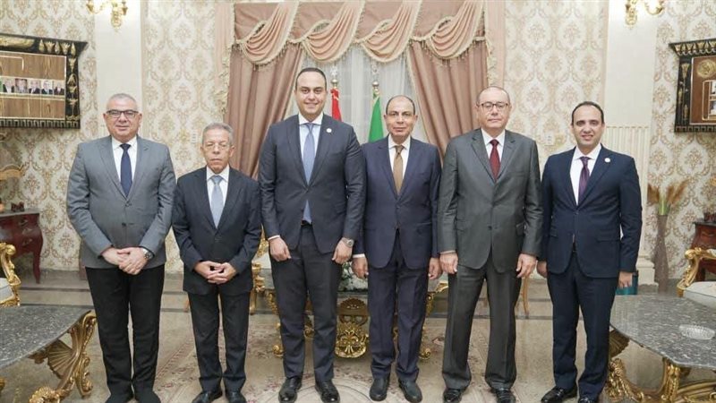 محافظ المنيا خلال