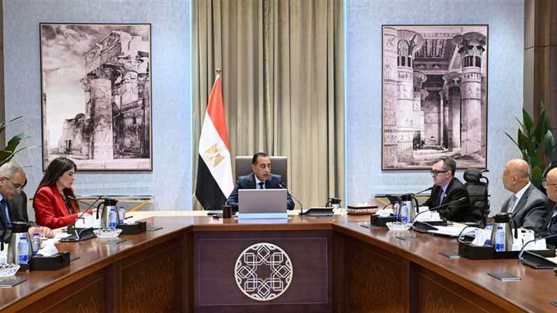 رئيس الوزراء خلال