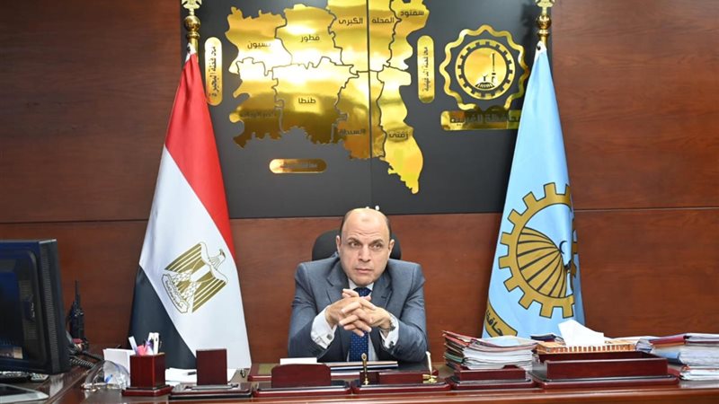 محافظ  الغربية خلال اللقاء