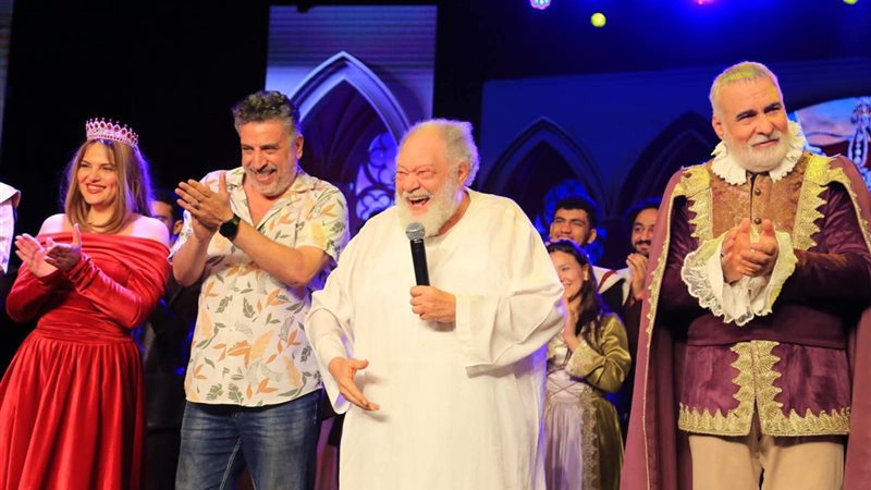 عرض مسرحية الملك لير 