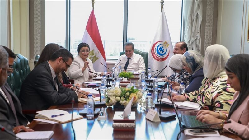 اجتماع وزير الصحة