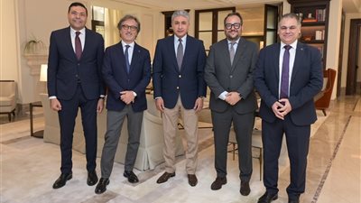 وزير السياحة يلتقي كبار منظمي الرحلات لزيادة الحركة السياحية الوافدة إلى مصر