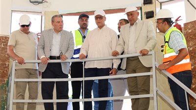 نائب وزير الإسكان يتفقد مشروعات حياة كريمة بقطاع مياه الشرب والصرف الصحى بالغربية
