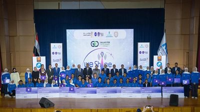 الرئيس التنفيذي للمصرية للاتصالات يكرم أصحاب المشروعات المتميزة بمدارس WE للتكنولوجيا التطبيقية