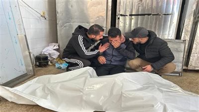 استشهاد فلسطيني وإصابة آخرين في قصف إسرائيلي على خيمة نازحين جنوب غزة
