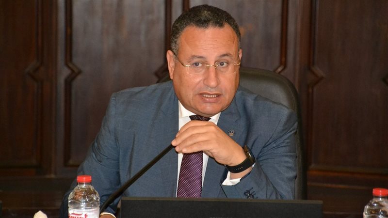  الدكتور عبد العزيز