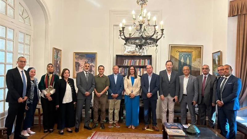 وزيرة الثقافة 