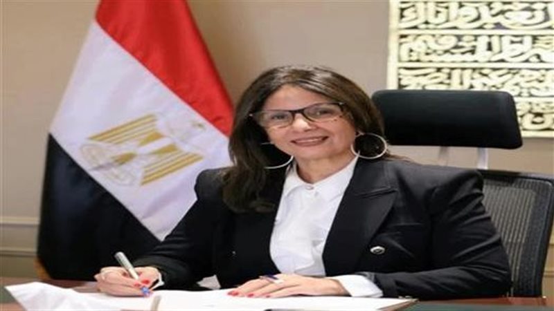 وزيرة الثقافة 