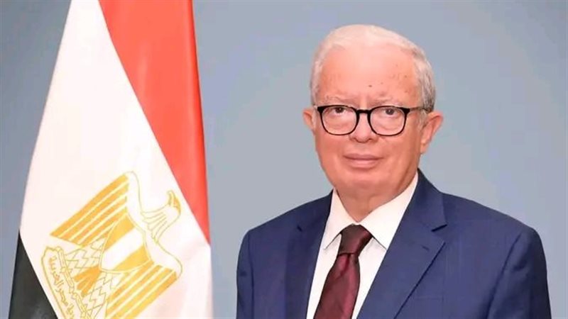 الدكتور حسين عيسى