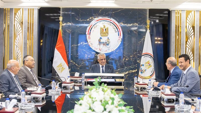 وزير الإنتاج الحربي