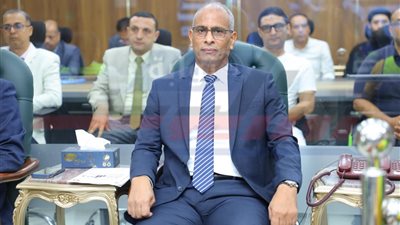 محافظ كفرالشيخ يتابع انتظام الخدمات من مركز سيطرة الشبكة الوطنية للطوارئ
