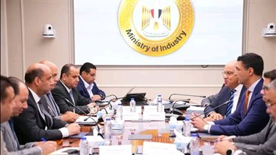وزيرا الصناعة والعمل يبحثان سبل تعزيز التعاون لإزالة تحديات تواجه قطاع الصناعة