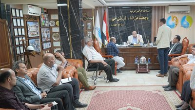 رئيس مياه الشرب بسوهاج ووكيل وزارة التربية والتعليم يستعرضان مخرجات برنامج 