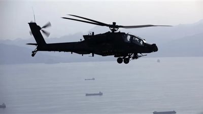 البحرية الأمريكية تعلن مصرع جندي وإصابة 3 بهبوط مروحية في بحر العرب