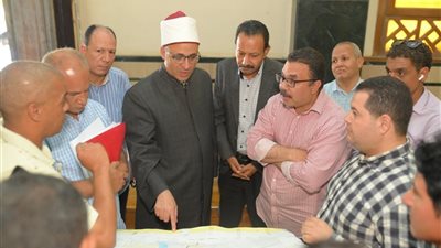 لجنة مشتركة من الأوقاف والسياحة والآثار تعاين منطقة البهنسا لبحث خطة تطويرها 